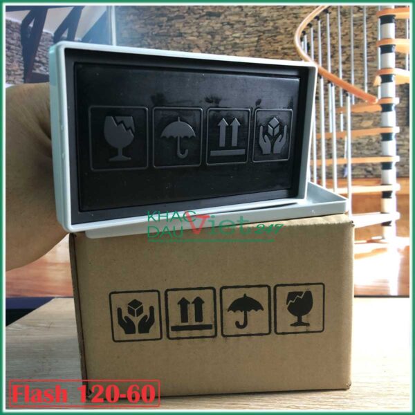dấu đóng lên thùng carton