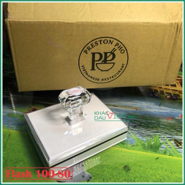 dấu đóng lên thùng carton